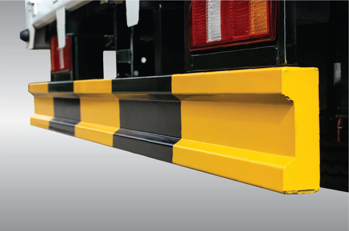 Đô Thành IZ71SL Plus - Cản sau xe kết cấu vững chắc
